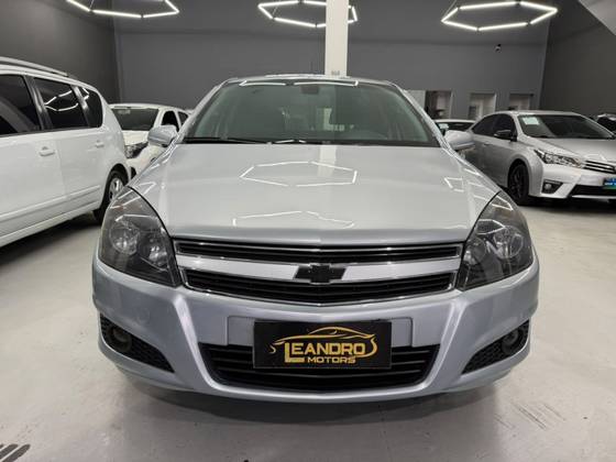CHEVROLET VECTRA 2.0 MPFI GT HATCH 8V FLEX 4P MANUAL CHEVROLET VECTRA 2.0 MPFI GT HATCH 8V FLEX 4P MANUAL